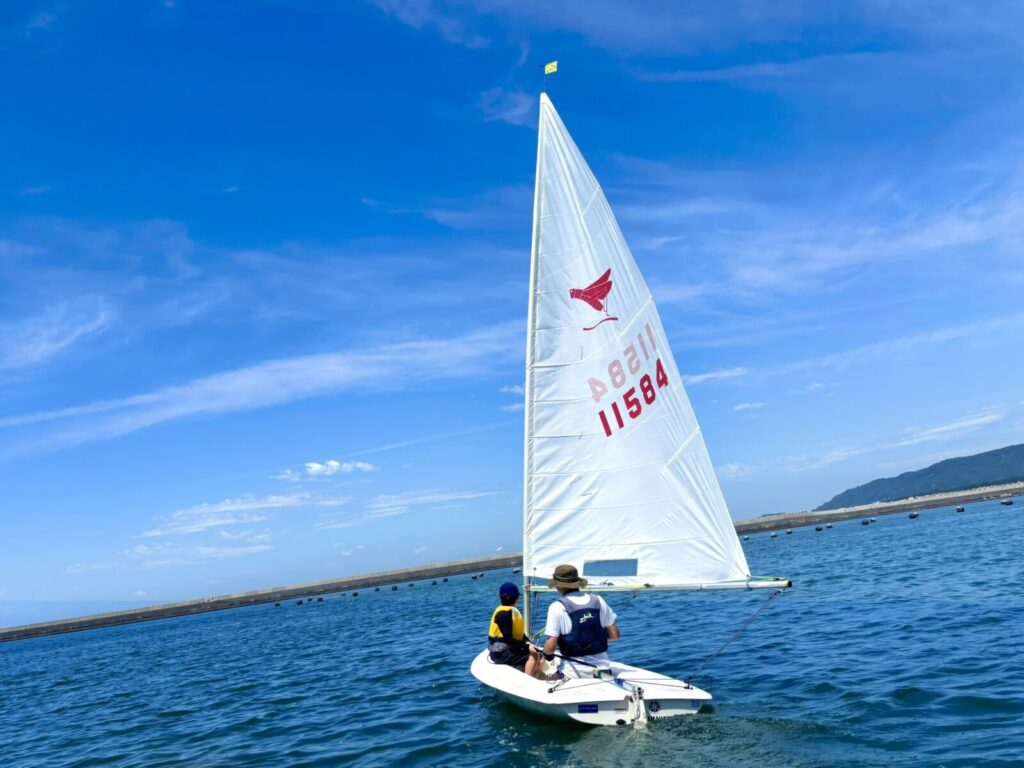風を感じて、海を走ろう！ミニヨット体験